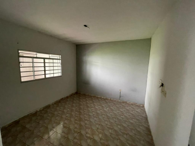 Referência: 153 - CASA COM 3 DORMITORIOS