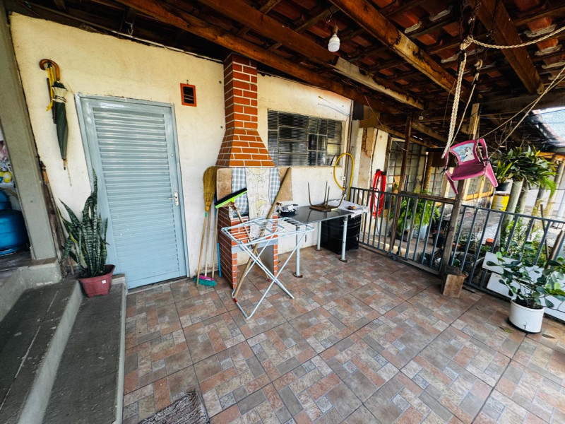 CASA COM 2 DORMITORIOS