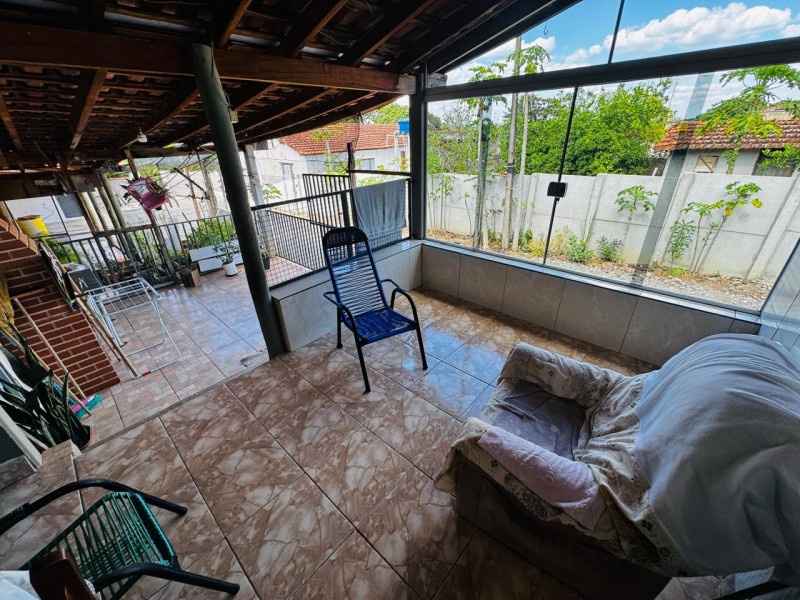 CASA COM 2 DORMITORIOS