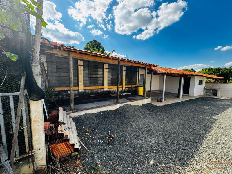 CASA COM 2 DORMITORIOS