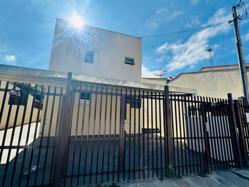 CASA COM 2 DORMITORIOS