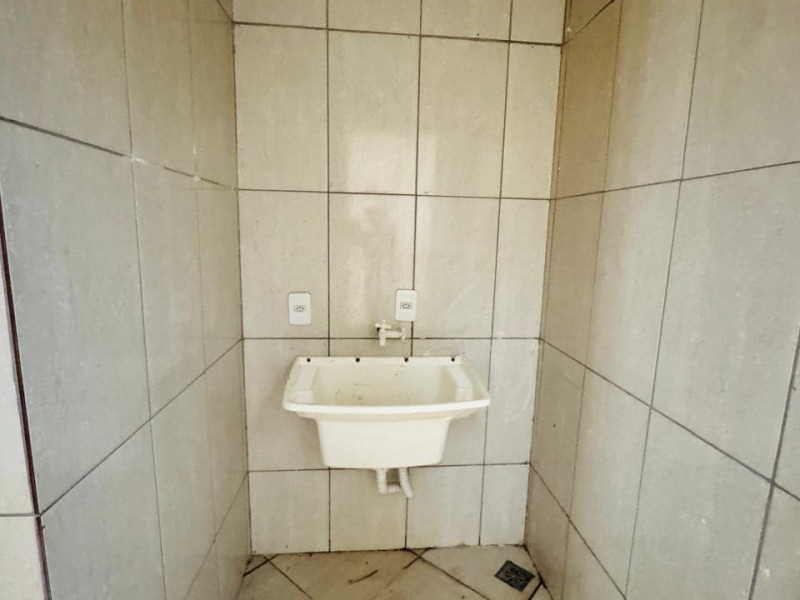 CASA COM 2 DORMITORIOS