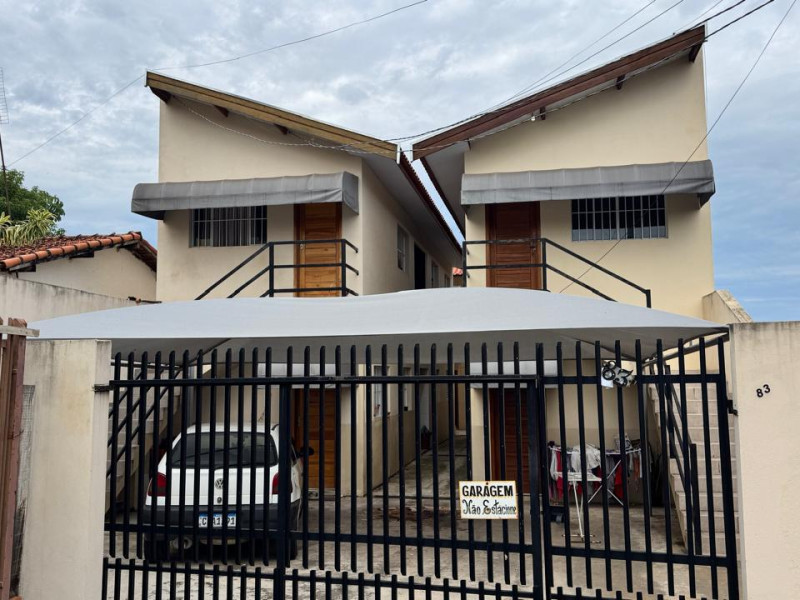 CASA COM 2 DORMITORIOS