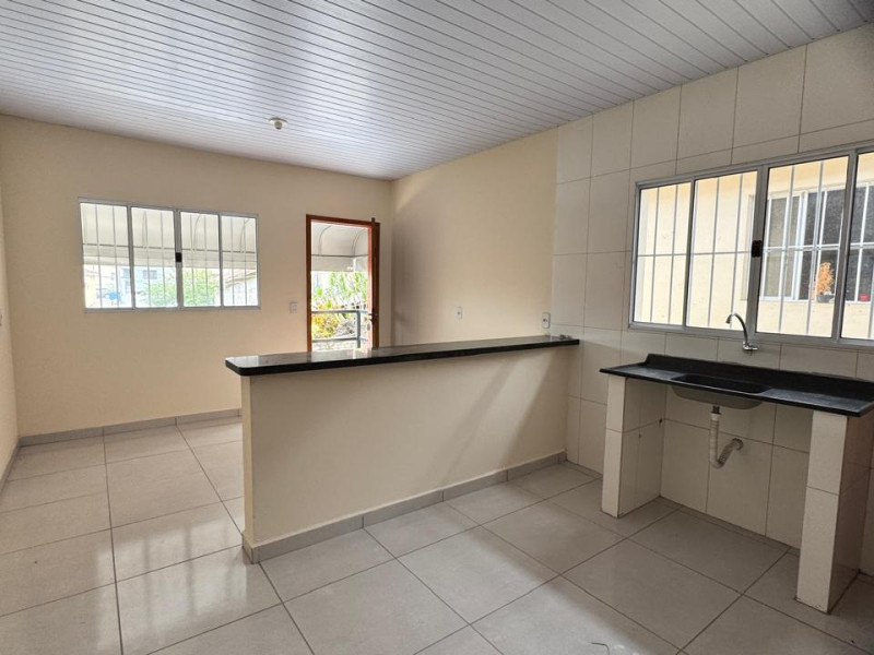 CASA COM 2 DORMITORIOS