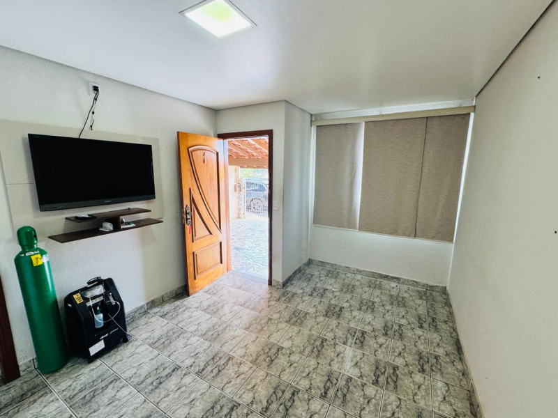 CASA COM 3 DORMITORIOS