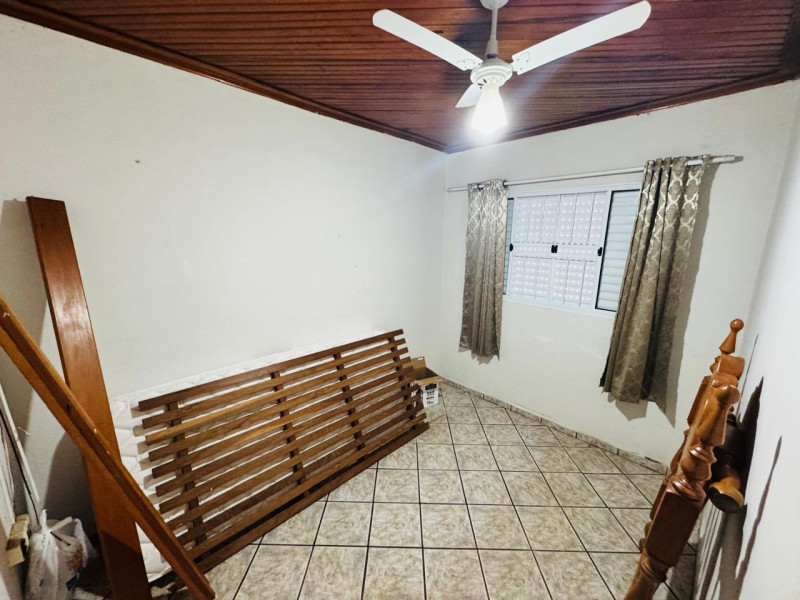 CASA COM 3 DORMITORIOS