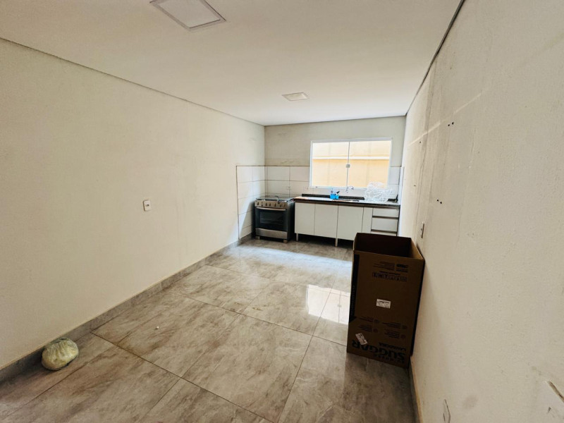 CASA COM 3 DORMITORIOS