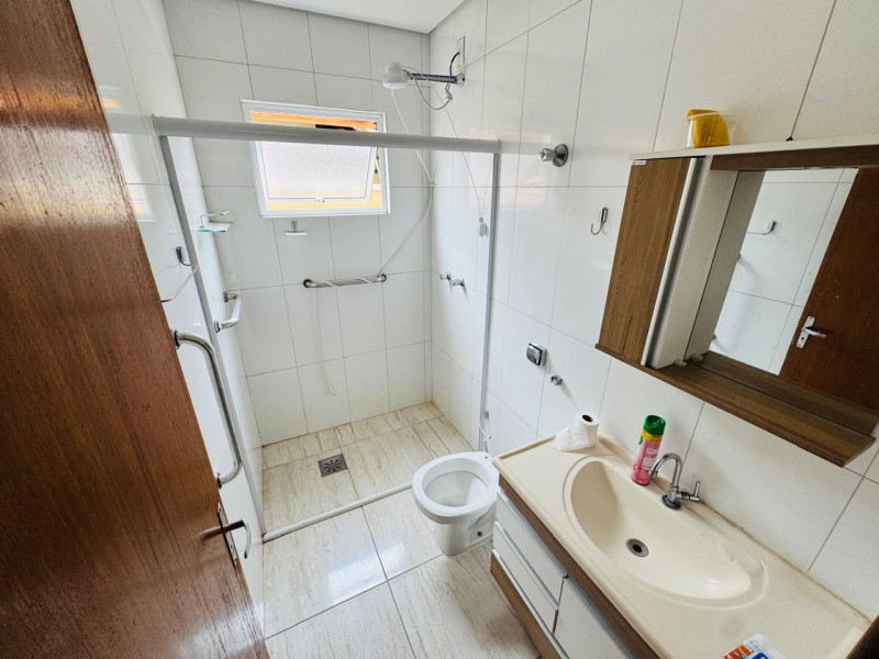 CASA COM 3 DORMITORIOS