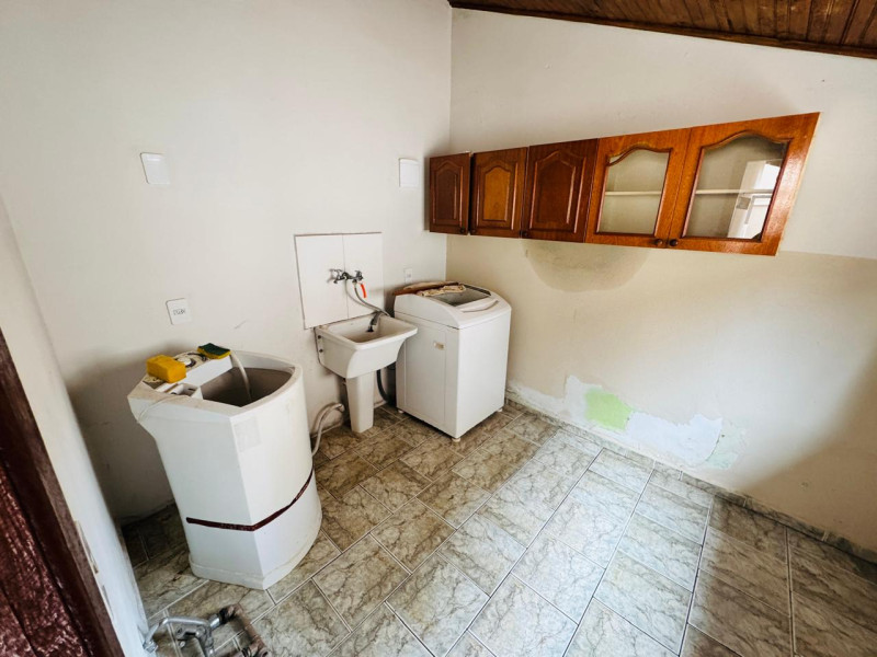 CASA COM 3 DORMITORIOS