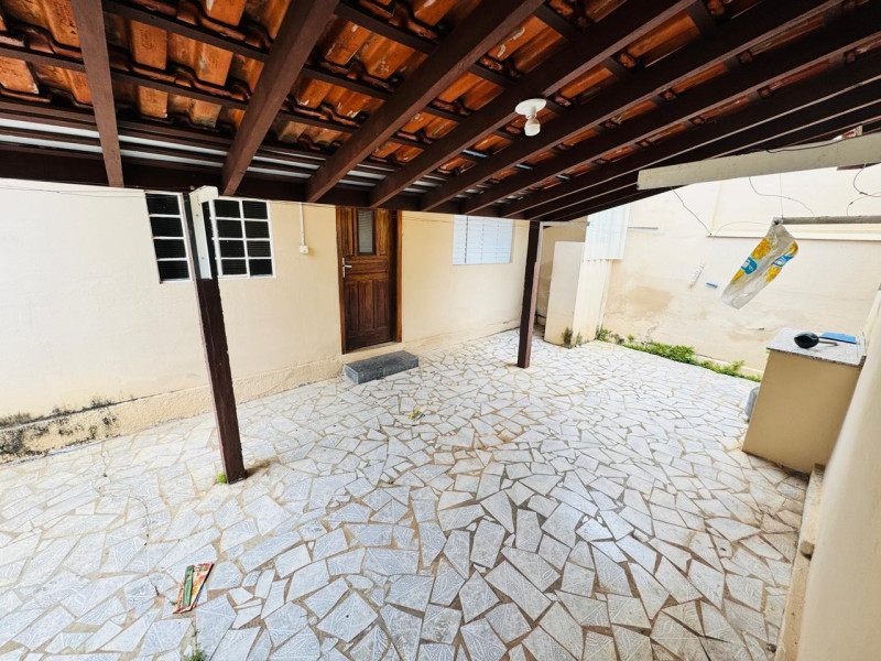 CASA COM 3 DORMITORIOS