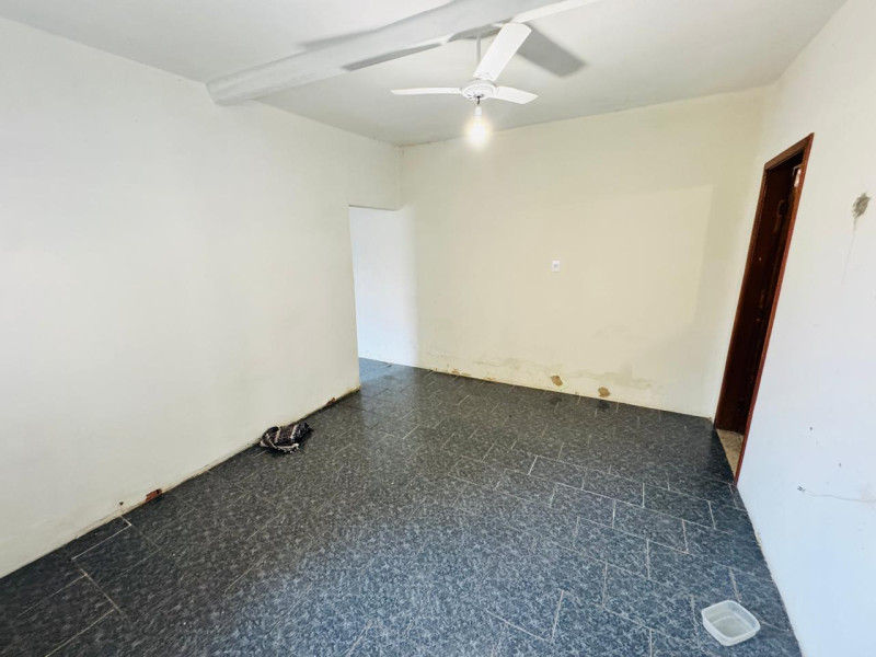 CASA COM 3 DORMITORIOS