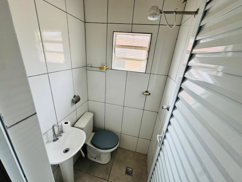 CASA COM 3 DORMITORIOS