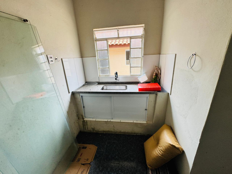 CASA COM 3 DORMITORIOS