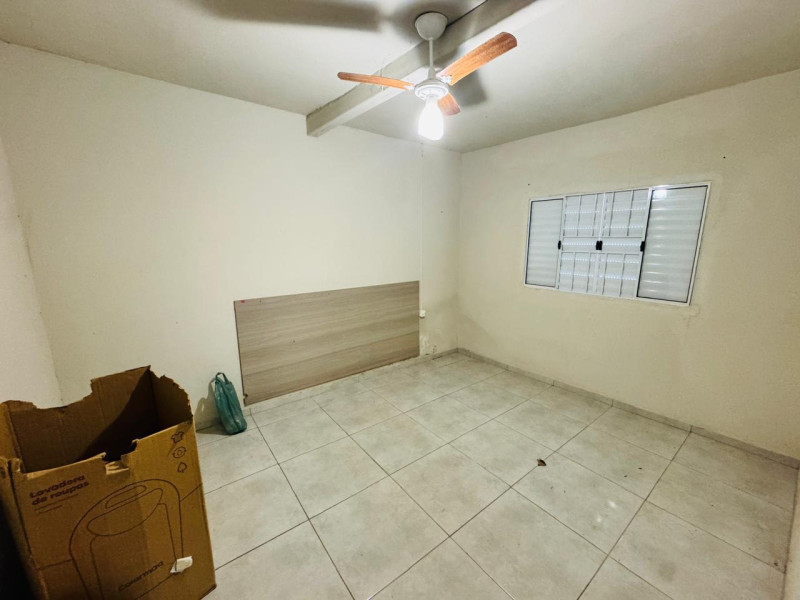 CASA COM 3 DORMITORIOS