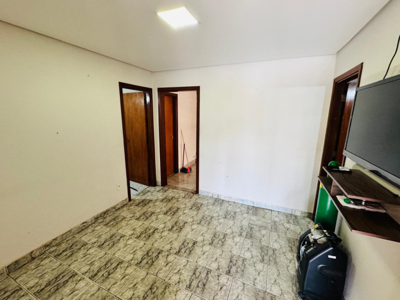 CASA COM 3 DORMITORIOS