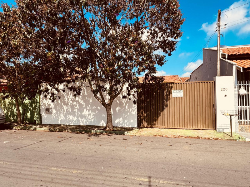 CASA COM 2 DORMITORIOS