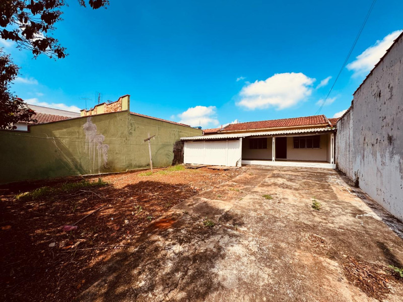 CASA COM 2 DORMITORIOS