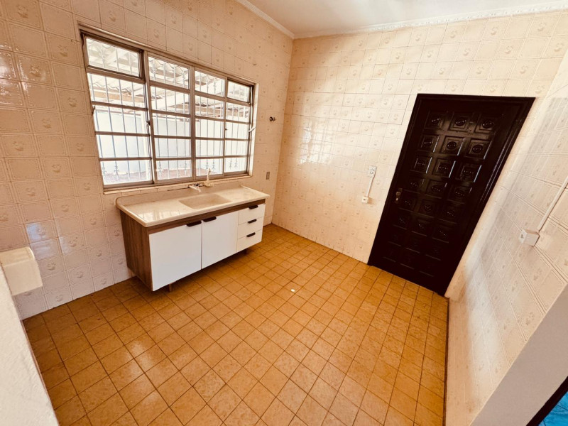 CASA COM 2 DORMITORIOS