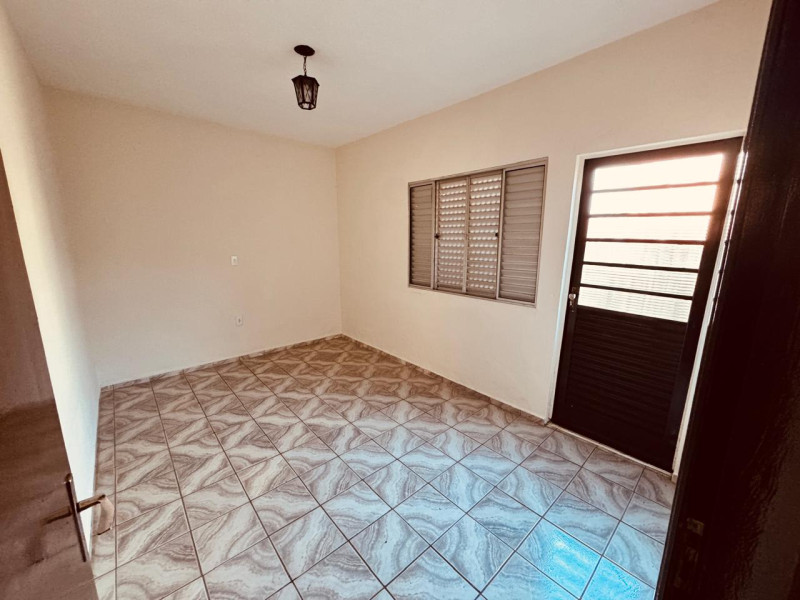 CASA COM 2 DORMITORIOS