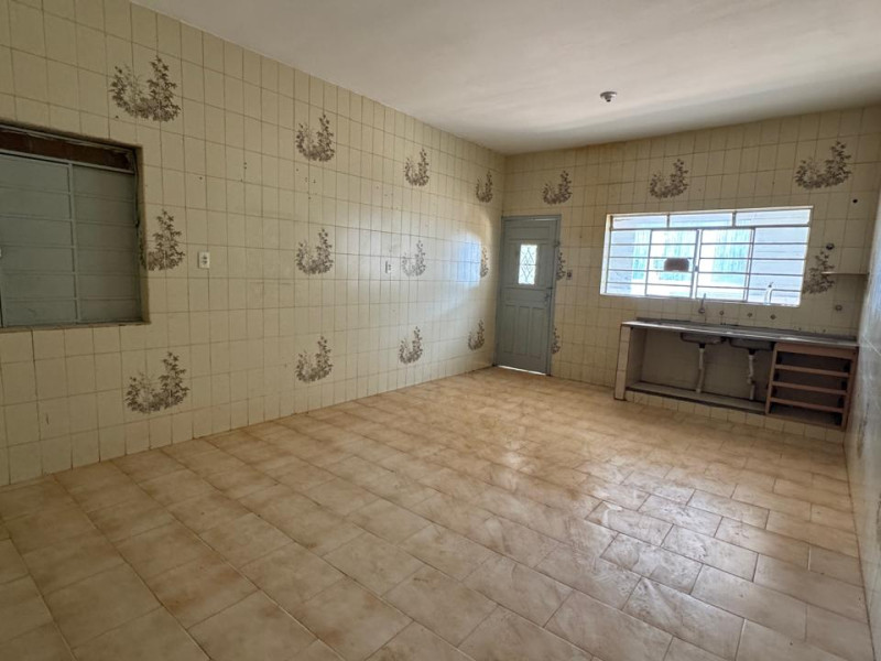 CASA COM 2 DORMITORIOS