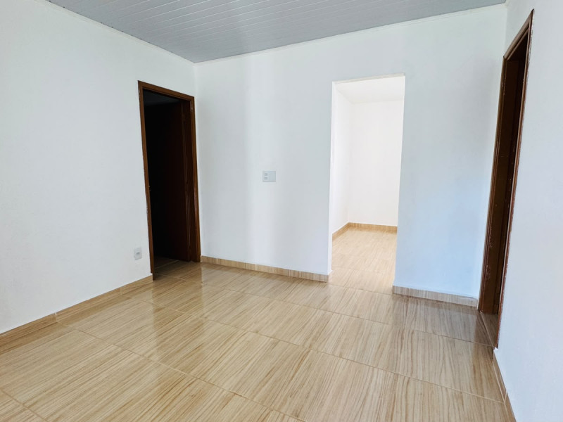 CASA COM 4 DORMITORIOS