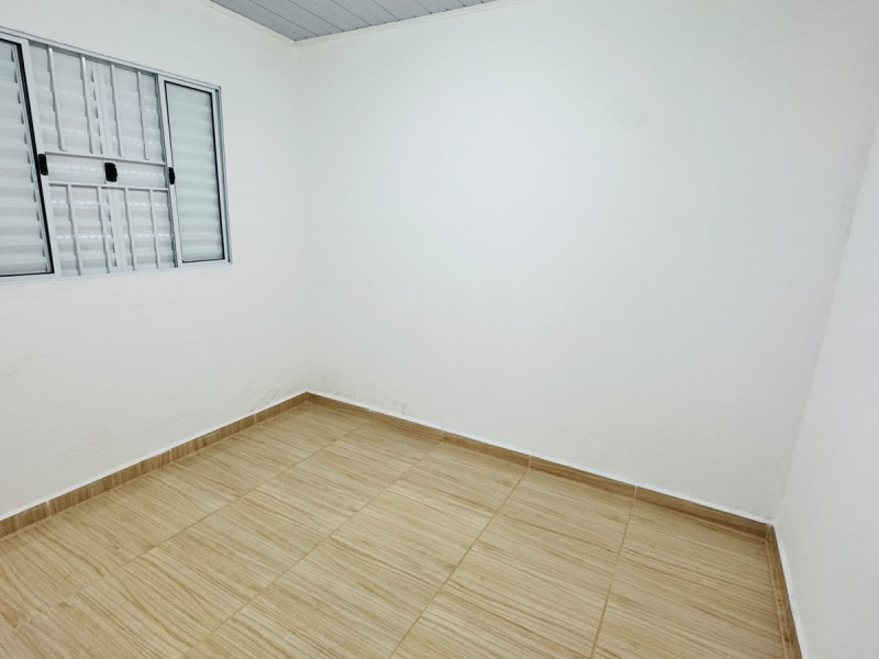 CASA COM 4 DORMITORIOS