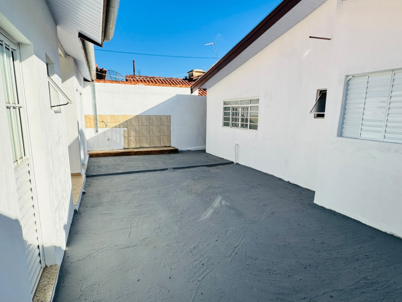 CASA COM 4 DORMITORIOS