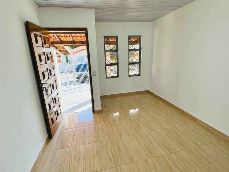 CASA COM 4 DORMITORIOS