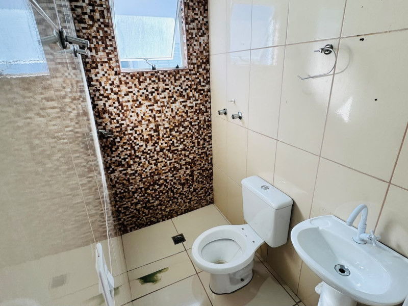CASA COM 4 DORMITORIOS