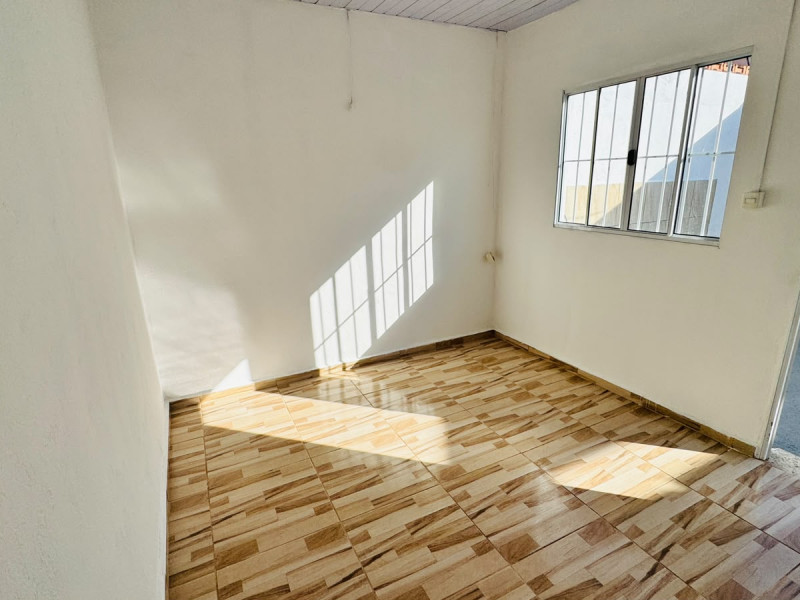 CASA COM 4 DORMITORIOS