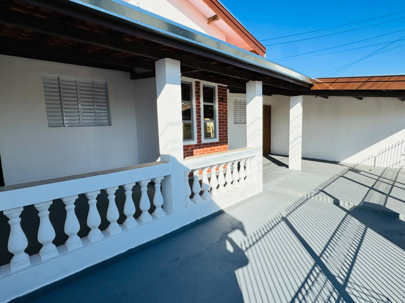 CASA COM 4 DORMITORIOS