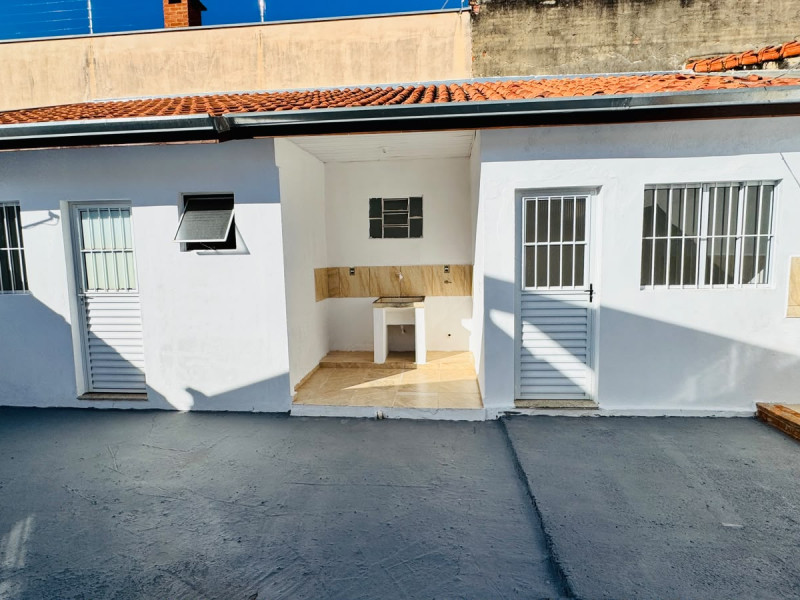 CASA COM 4 DORMITORIOS