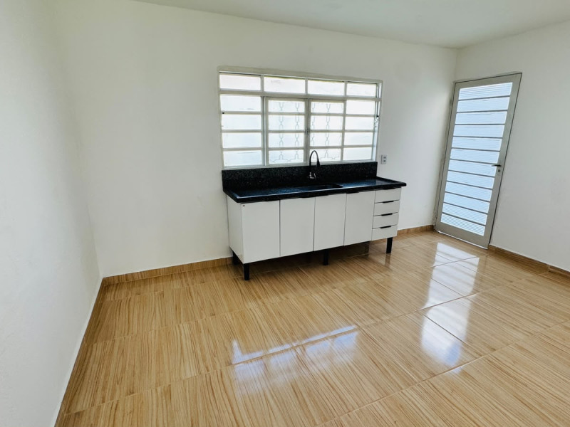 CASA COM 4 DORMITORIOS