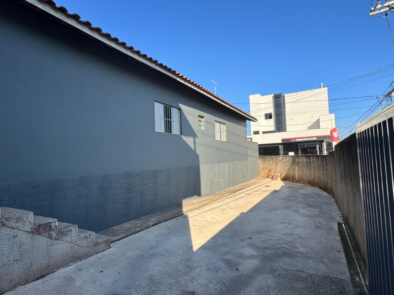 CASA COM 2 DORMITORIOS